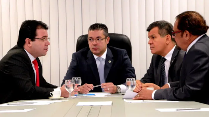‘Teleguiados’ por Amazonino e Braga, deputados correm para tomar o poder no Amazonas