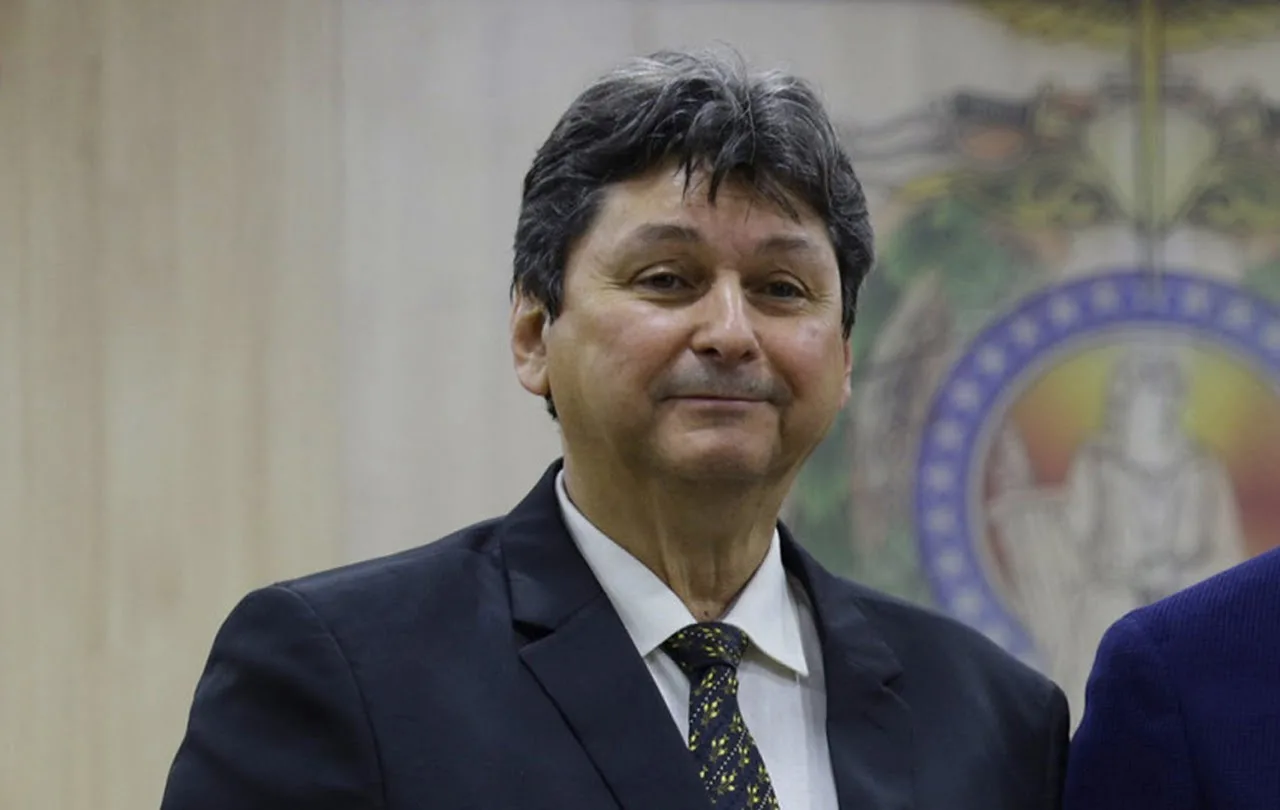  Substituindo Carlos Almeida, Ricardo Francisco assume PTB no AM  e fortalece grupo