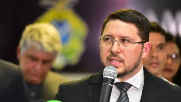 Vice-governador do AM usa artimanhas em processo e induz magistrado a erro técnico
