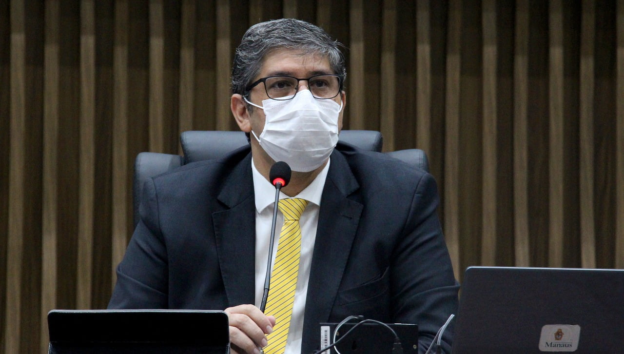 Após polêmica, presidente da Câmara de Vereadores desiste de comprar cafeteira a R$ 10 mil