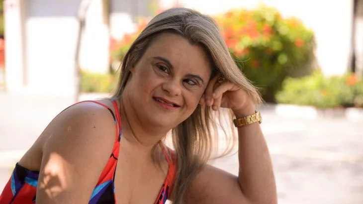  Primeira repórter com Síndrome de Down diz que sonha em entrevistar ‘rei’ Roberto Carlos