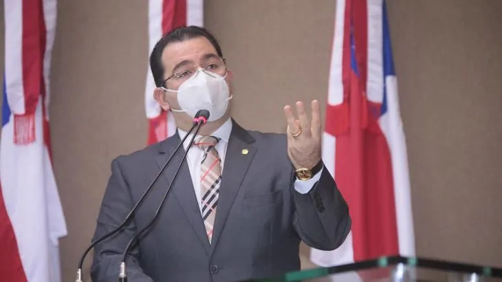 Wilker Barreto critica gastos publicitários, mas destina R$ 294 mil do ‘Cotão’ para marketing