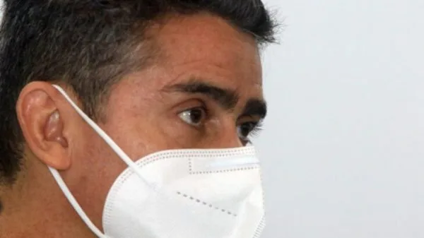 100 dias: ‘fura-filas’ e atos de David Almeida negativaram Manaus na Web