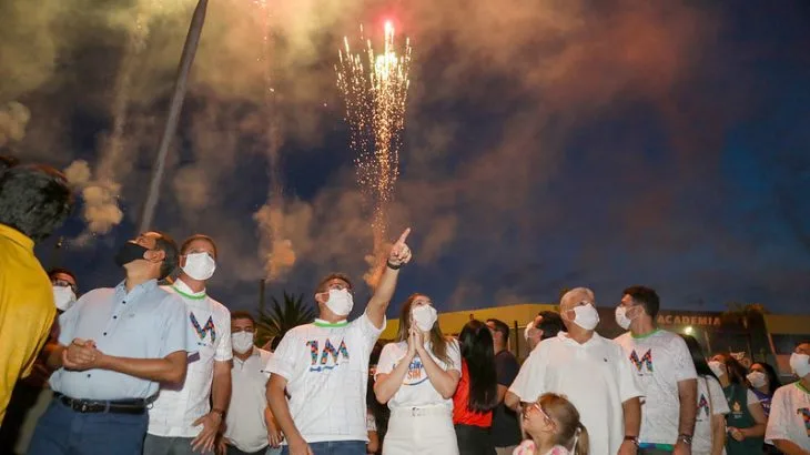 Necropolítica em Manaus: tratamento precoce, sepulturas a R$ 10 milhões e pirotecnia