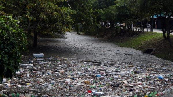  Lixo e doenças: cheia dos rios evidencia poluição em igarapés e moradores sofrem com impactos
