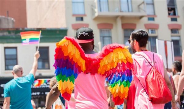  Seis em cada dez LGBTQIA+ já cancelaram viagens por insegurança, diz pesquisa