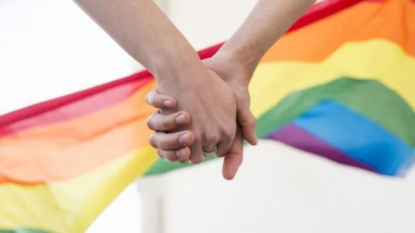 Atentado a tiros contra casal LGBTQIA+ causa revolta em Manaus