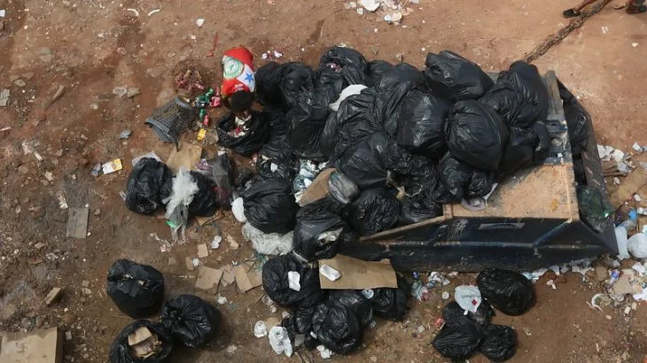  Maior metrópole da Amazônia, Manaus sofre com deficiência no saneamento e acúmulo de lixeiras ‘viciadas’