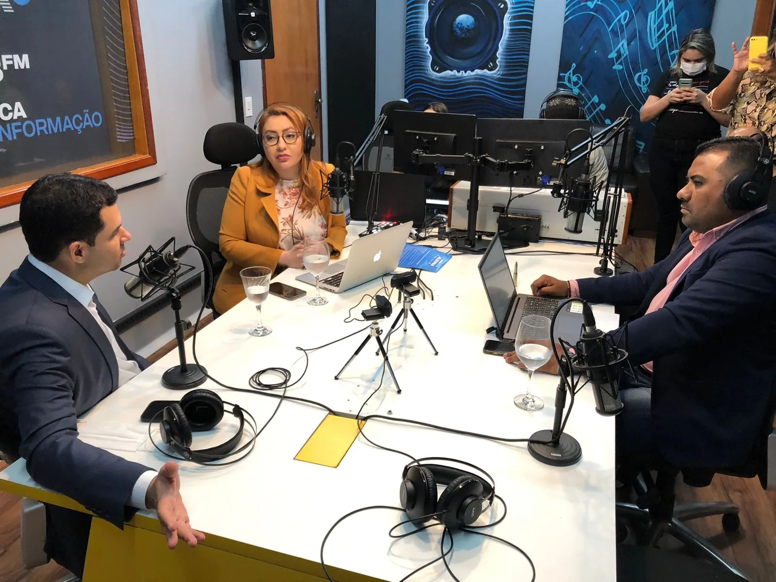 ‘Boa noite, Amazônia’: Paula Litaiff e Eudogio Gonçalves recebem Deputado Estadual Saullo Vianna (PTB)