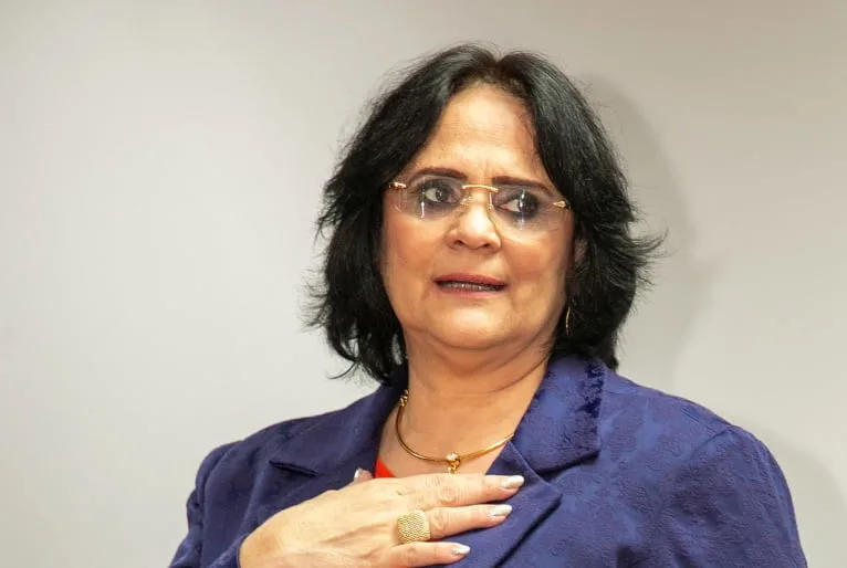  ‘Lamento, mas acontece todo dia’, diz Damares em primeiro pronunciamento sobre estupro de menina Yanomami