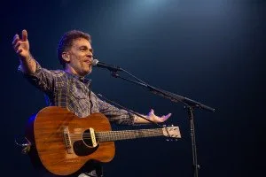  ‘É gritar, de forma poderosa, que ninguém vai nos calar, diz Nando Reis sobre turnê na Amazônia