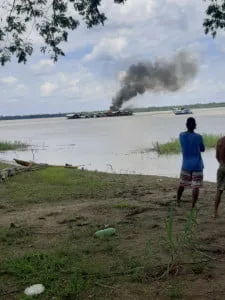  Polícia Federal confirma a destruição de 23 balsas em nova operação contra garimpo ilegal no Amazonas