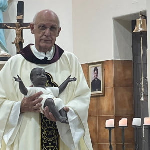  Padre Julio Lancellotti é chamado de ‘militante’ e ‘oportunista’ ao postar foto com Menino Jesus preto