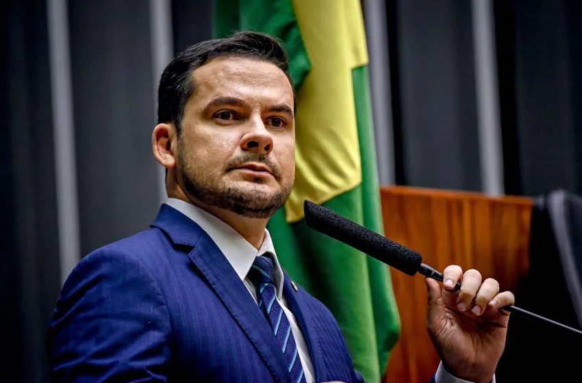 Pré-candidato a prefeito de Manaus vota pela soltura de acusado na morte de Marielle e Anderson